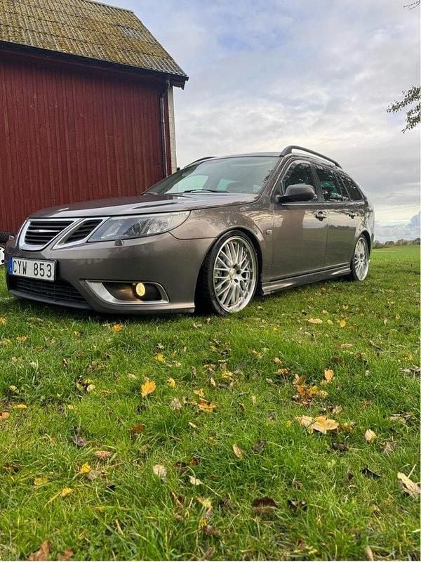 Grå Begagnad 2008 Saab 9-3 Aero Kombi | 45 000 kr (Lite dyr) - Bild 1/4