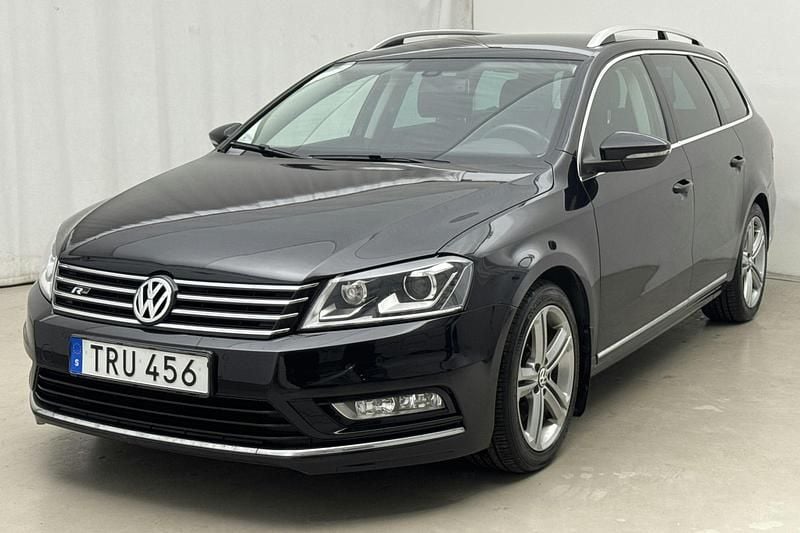 Svart Begagnad 2014 VW Passat R-line Sedan | 119 800 kr (Marknadspris) - Bild 1/4