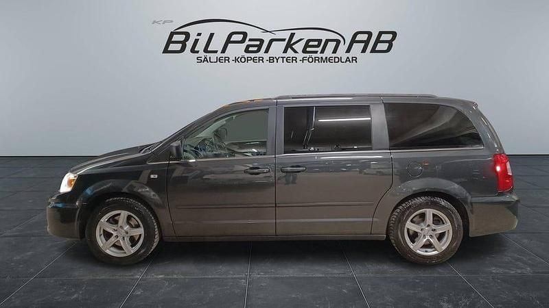 Begagnad Lancia Voyager 163 HK (119 kW) 2012 Grå Minibuss