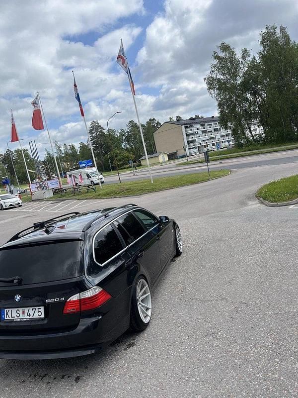 Svart Begagnad 2009 BMW 520 Kombi | 75 000 kr (Dyr) - Bild 1/2
