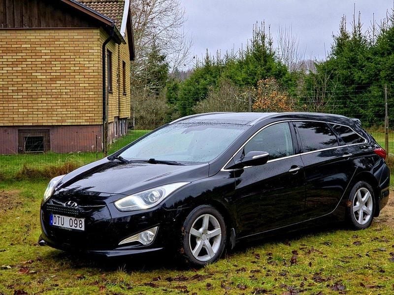 Svart Begagnad 2012 Hyundai i40 Kombi | 45 000 kr (Marknadspris) - Bild 1/4