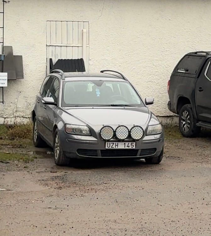 Begagnad Volvo V50 140 HK (102 kW) 2004 Grå Kombi