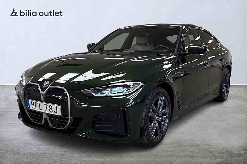 Grön Begagnad 2023 BMW i4 M Sport Sedan | 469 900 kr (Superpris) - Bild 1/1