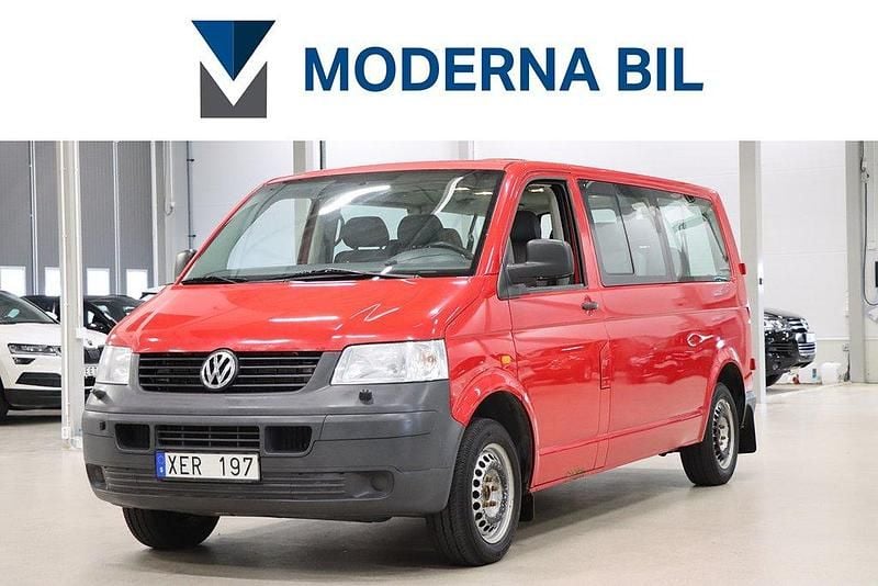 Röd Begagnad 2005 VW Shuttle Minibuss | 89 900 kr - Bild 1/4