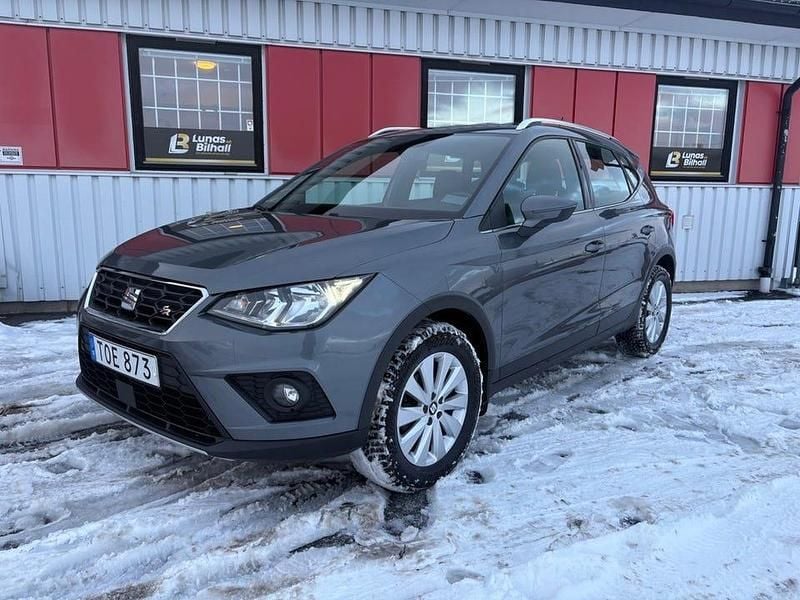 Grå Begagnad 2018 Seat Arona FR SUV | 134 900 kr (Marknadspris) - Bild 1/4