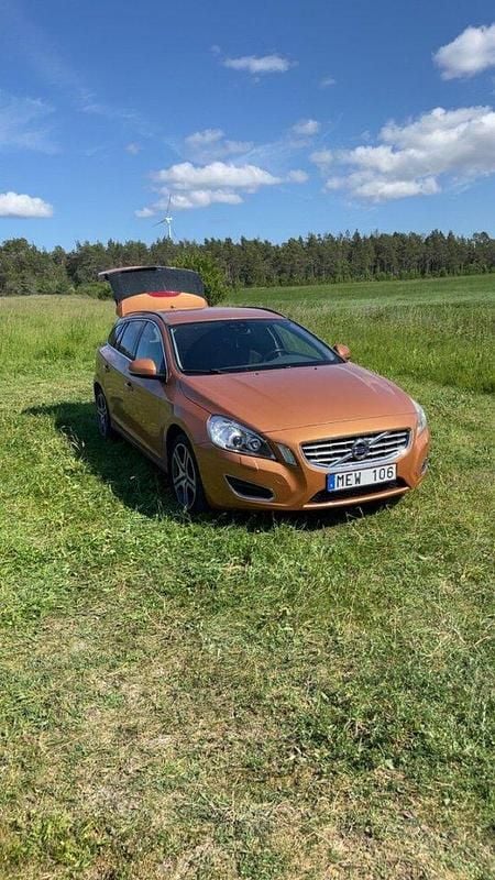 Brun Begagnad 2012 Volvo V60 Momentum Kombi | 54 000 kr (Marknadspris) - Bild 1/1
