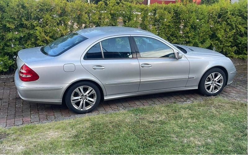 Grå Begagnad 2004 Mercedes E200 Avantgarde Sedan | 47 000 kr (Bra pris) - Bild 1/1