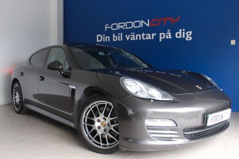 Mörkgrå Begagnad 2011 Porsche Panamera 4 Sedan | 339 900 kr - Bild 1/4