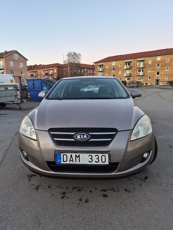Begagnad 2007 Kia Ceed Halvkombi | 23 999 kr (Bra pris) - Bild 1/4