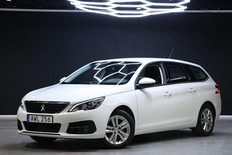 Vit Begagnad 2018 Peugeot 308 SW Active Kombi | 119 900 kr (Marknadspris) - Bild 1/4