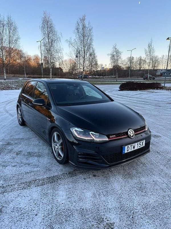 Begagnad VW Golf VII GTI 245 HK (180 kW) 2019 Svart Halvkombi