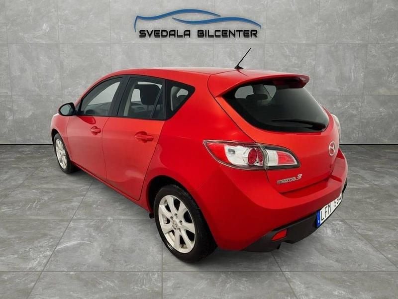 Begagnad Mazda 3 Inclusive 105 HK (77 kW) 2011 Röd