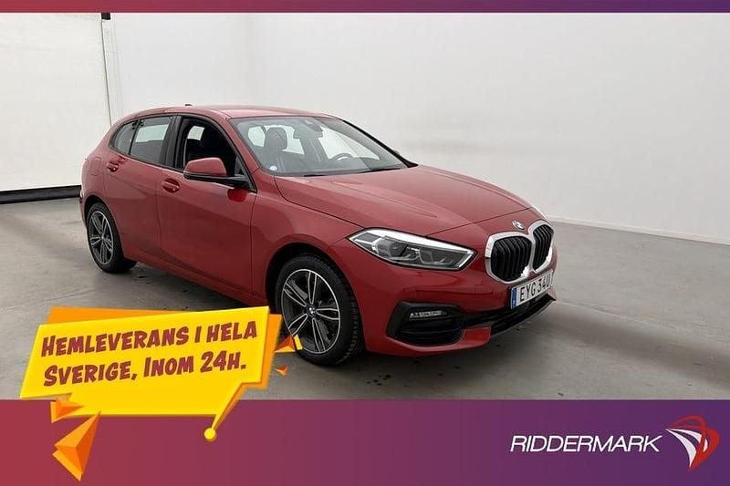 Röd Begagnad 2020 BMW 118 Sport Line Halvkombi | 219 800 kr (Marknadspris) - Bild 1/3
