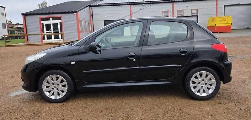 Begagnad Peugeot 206+ 73 HK (53 kW) 2011 Svart Halvkombi