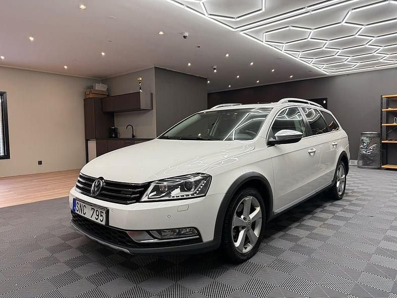 Vit Begagnad 2012 VW Passat Kombi | 119 800 kr (Dyr) - Bild 1/4