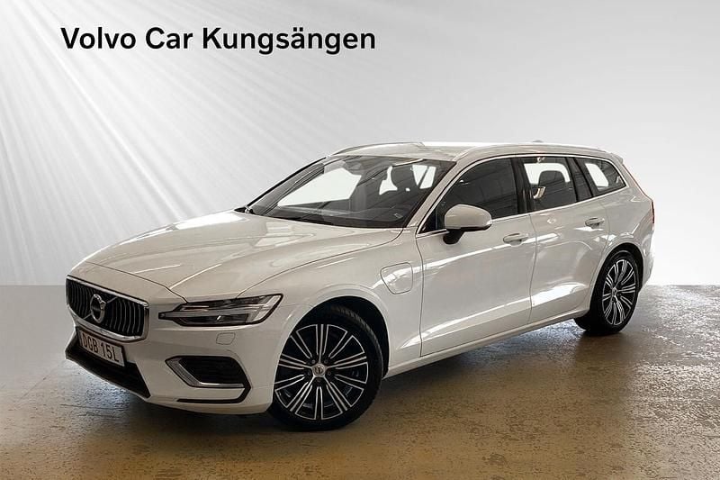 Vit Begagnad 2022 Volvo V60 Kombi | 289 900 kr (Superpris) - Bild 1/3