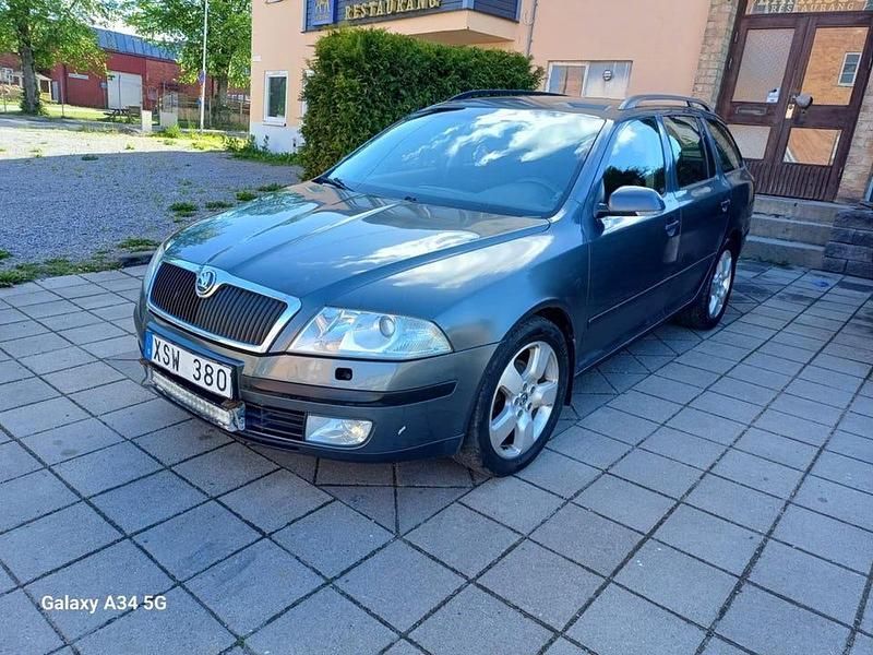 Begagnad Skoda Octavia 141 HK (103 kW) 2006 Mörkgrå (grå) Kombi