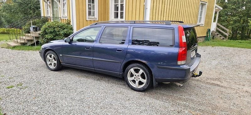 Blå Begagnad 2003 Volvo V70 Business Edition Kombi | 20 000 kr (Dyr) - Bild 1/4