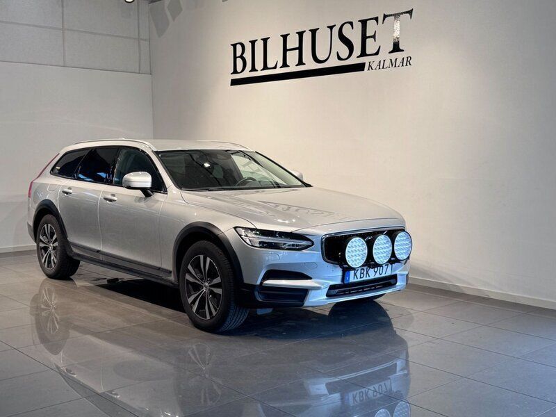 Silver Begagnad 2018 Volvo V90 CC Momentum Kombi | 299 900 kr (Lite dyr) - Bild 1/2