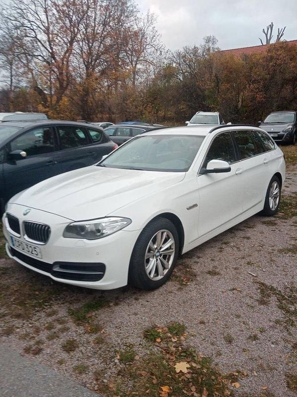 Vit Begagnad 2014 BMW 520 Kombi | 139 500 kr (Marknadspris) - Bild 1/4