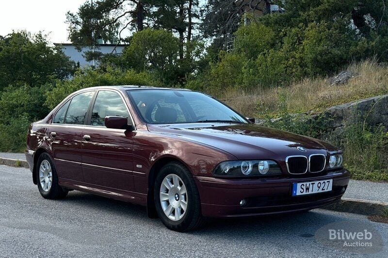 Röd (mörkrödmetallic) Begagnad 2002 BMW 525 Sedan | 40 000 kr - Bild 1/4