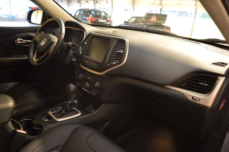 Begagnad Jeep Cherokee 185 HK (136 kW) 2015 Grå SUV