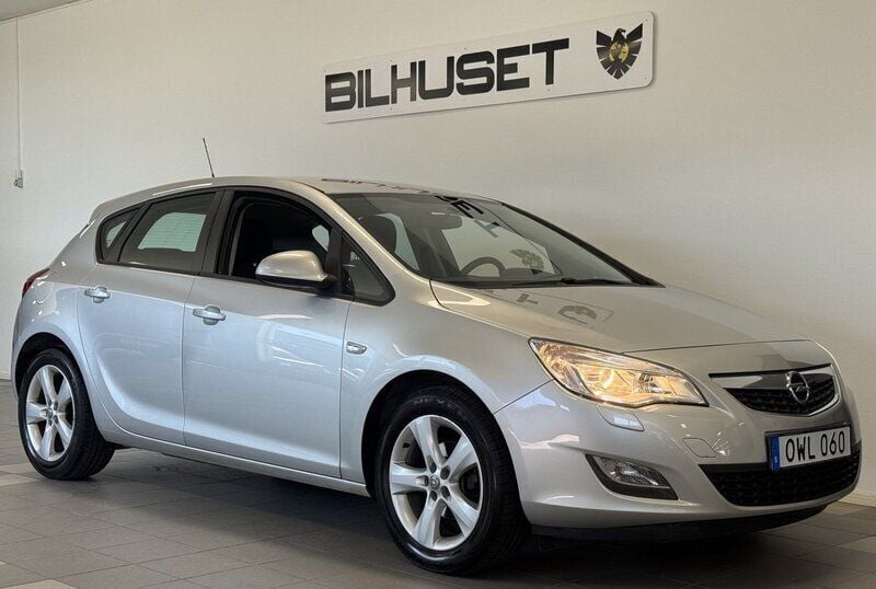 Grå Begagnad 2010 Opel Astra Eco Halvkombi | 49 900 kr (Marknadspris) - Bild 1/4
