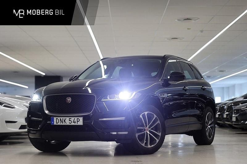 Svart Begagnad 2019 Jaguar F-Pace R-Sport SUV | 279 900 kr (Marknadspris) - Bild 1/3