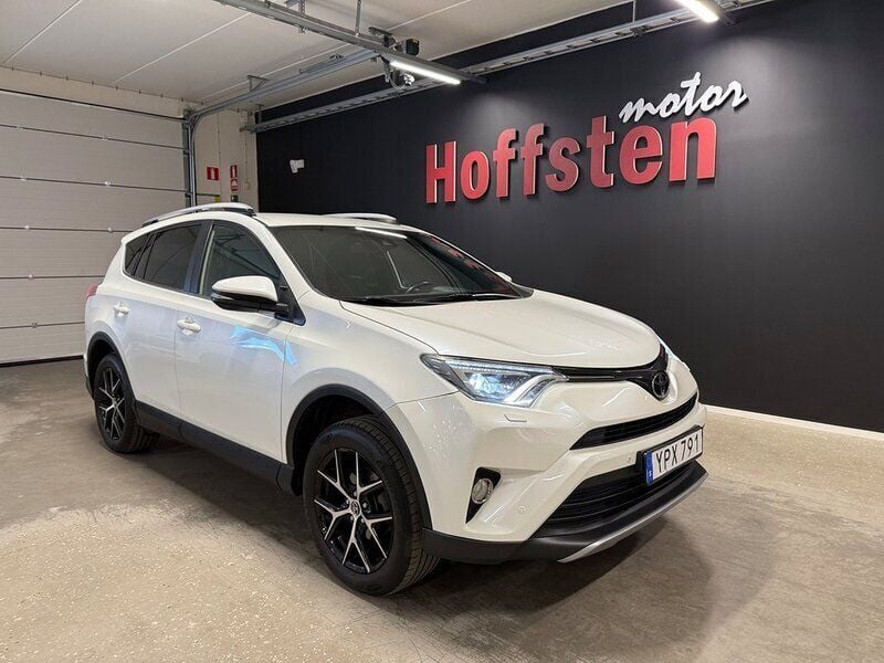Vit Begagnad 2016 Toyota RAV4 Plus SUV | 204 900 kr (Dyr) - Bild 1/4