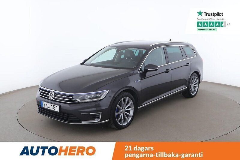 Mörkgrå Begagnad 2018 VW Passat GTE Kombi | 198 000 kr (Marknadspris) - Bild 1/4