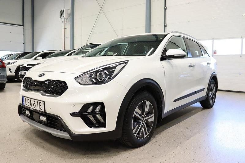 Vit Begagnad 2020 Kia Niro Advance SUV | 219 700 kr (Marknadspris) - Bild 1/4
