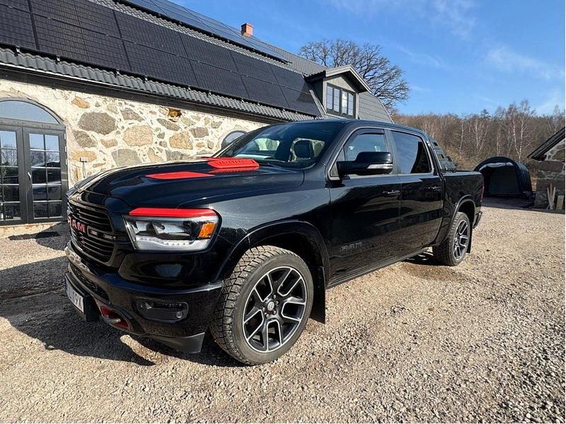 Svart Begagnad 2019 Dodge Ram Pickup | 525 000 kr (Marknadspris) - Bild 1/4