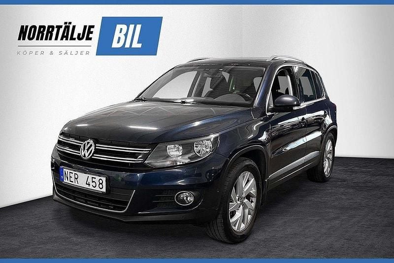 Mörkblå (blå) Begagnad 2012 VW Tiguan Sportline SUV | 94 900 kr (Bra pris) - Bild 1/4