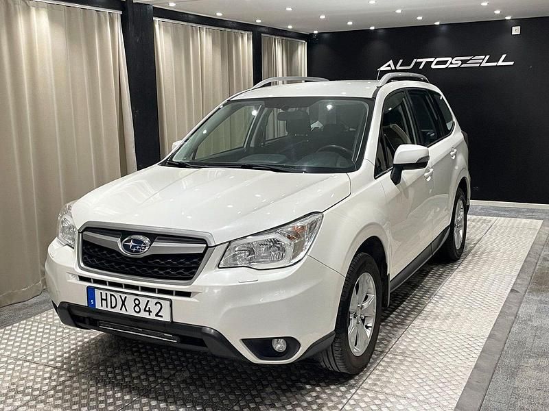 Vit Begagnad 2015 Subaru Forester SUV | 119 900 kr (Marknadspris) - Bild 1/4