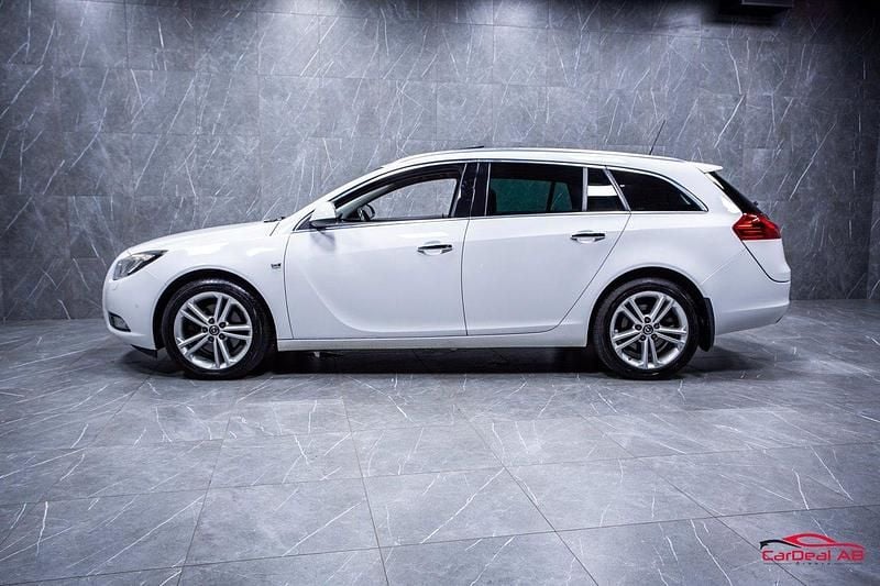 Begagnad Opel Insignia Cosmo 161 HK (118 kW) 2011 Vit Kombi