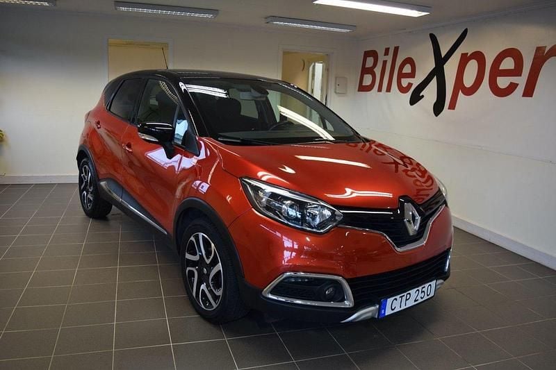 Flerfärgad (röd) Begagnad 2014 Renault Captur SUV | 109 900 kr (Marknadspris) - Bild 1/4