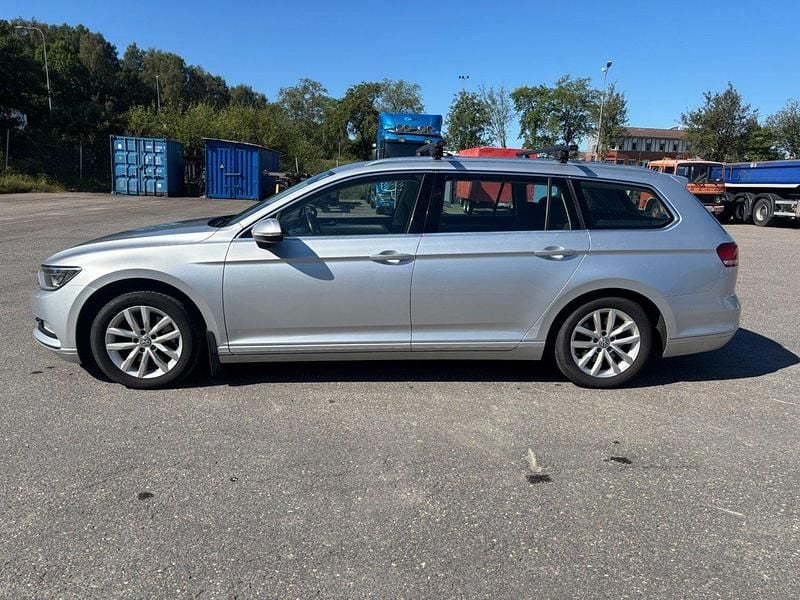 Silver Begagnad 2016 VW Passat Kombi | 88 800 kr (Marknadspris) - Bild 1/4