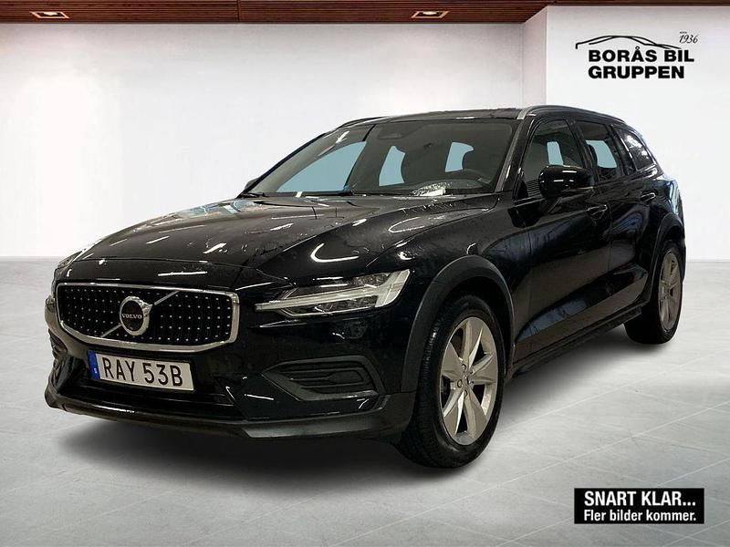 Svart Begagnad 2024 Volvo V60 CC Core Kombi | 389 000 kr (Bra pris) - Bild 1/2