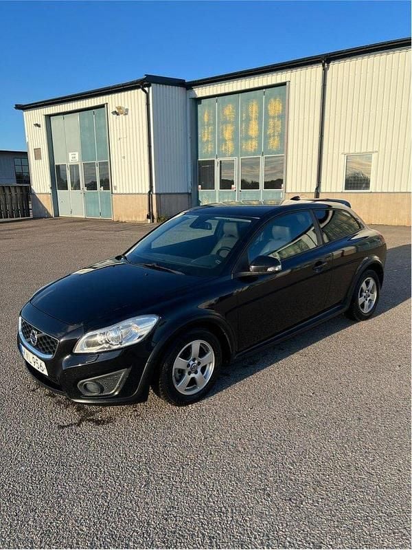 Svart Begagnad 2012 Volvo C30 Momentum Halvkombi | 49 000 kr (Superpris) - Bild 1/4