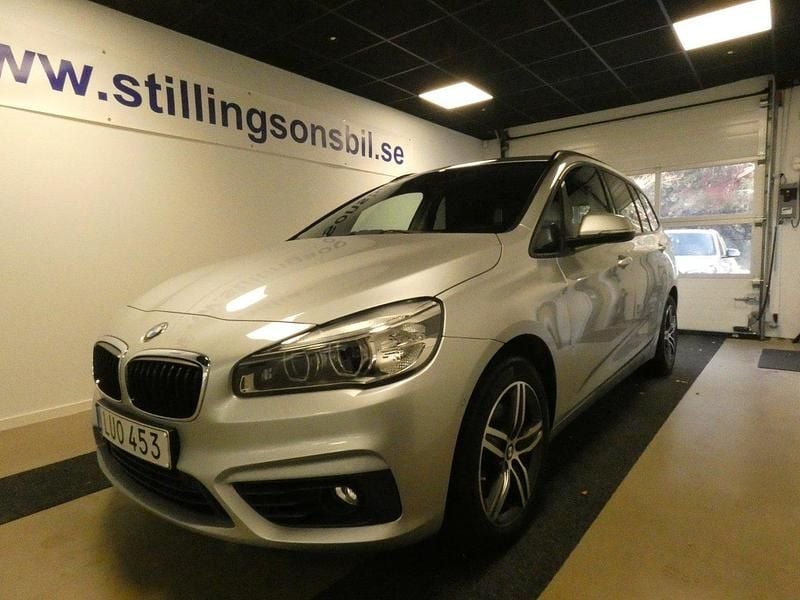 Silver Begagnad 2015 BMW 218 Gran Tourer Sport Line Minibuss | 178 999 kr (Marknadspris) - Bild 1/4
