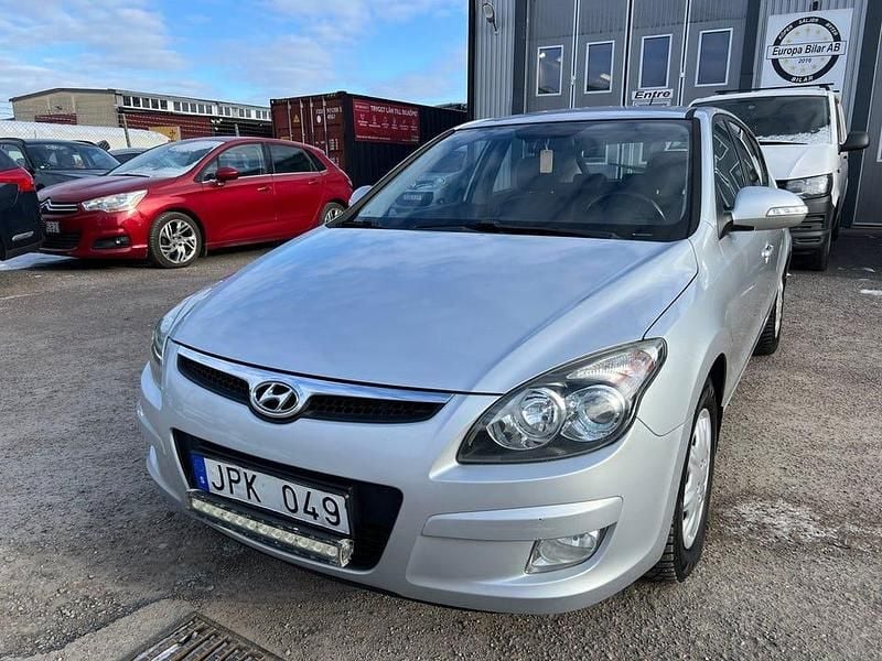 Begagnad Hyundai i30 140 HK (102 kW) 2009 Silver Halvkombi