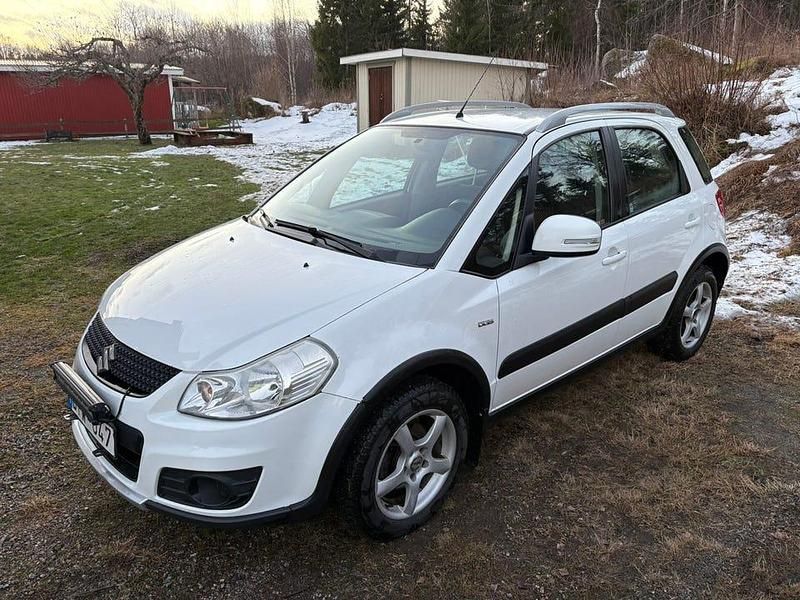 Begagnad 2013 Suzuki SX4 Halvkombi | 56 000 kr (Marknadspris) - Bild 1/4