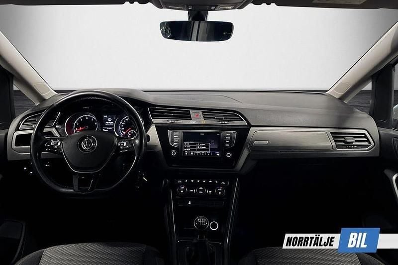 Begagnad VW Touran 150 HK (110 kW) 2017 Vit Minibuss