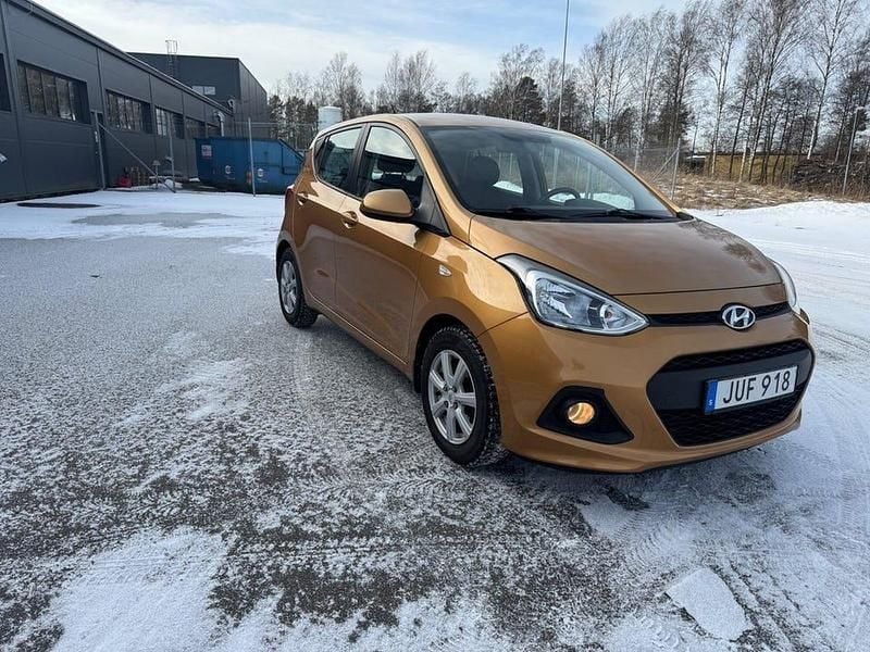 Begagnad Hyundai i10 67 HK (49 kW) 2016 Orange Halvkombi