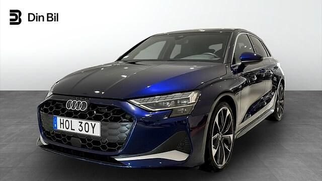 Navarrablå metallic Begagnad 2024 Audi A3 Advanced Plus | 379 000 kr - Bild 1/4
