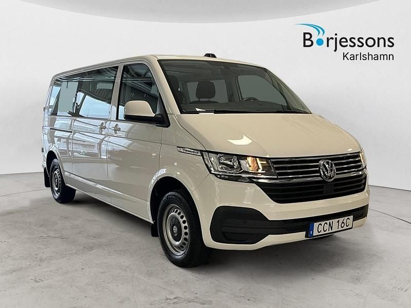 Vit Begagnad 2022 VW Caravelle Minibuss | 359 000 kr (Bra pris) - Bild 1/4