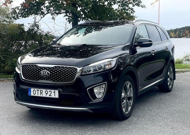 Svart Begagnad 2016 Kia Sorento SUV | 178 000 kr (Marknadspris) - Bild 1/4