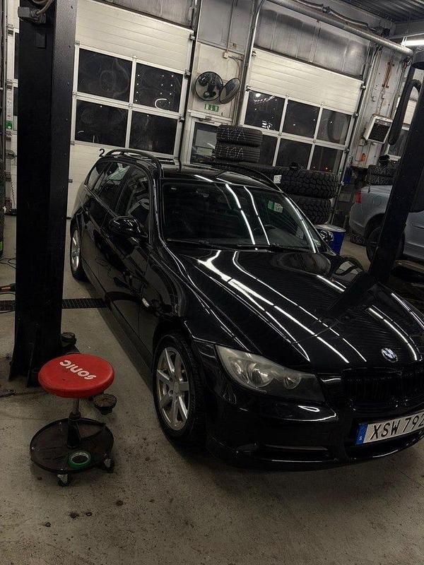 Begagnad 2006 BMW 320 Advantage Kombi | 59 900 kr (Marknadspris) - Bild 1/4