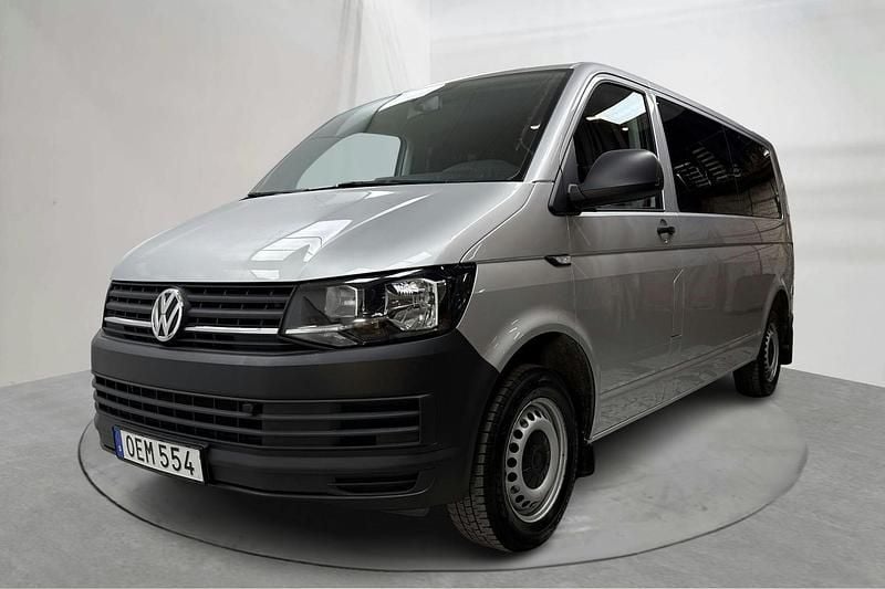 Silver Begagnad 2017 VW Caravelle Minibuss | 229 000 kr (Superpris) - Bild 1/4