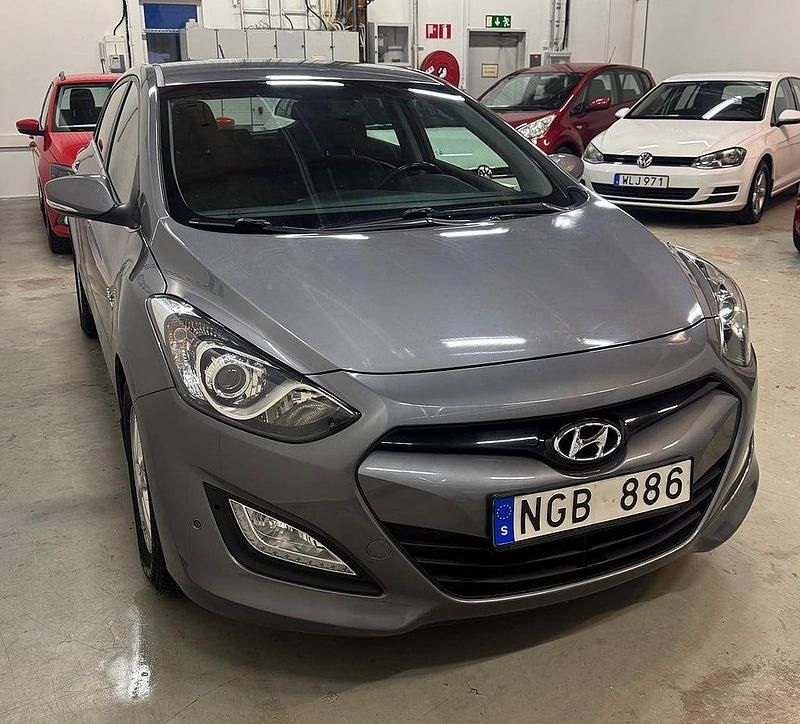 Begagnad Hyundai i30 128 HK (94 kW) 2012 Grå Halvkombi